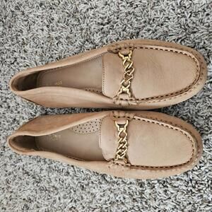 G. H. Bass  Tan Leather Loafers with Gold Chain Accent‎ sz 7.5